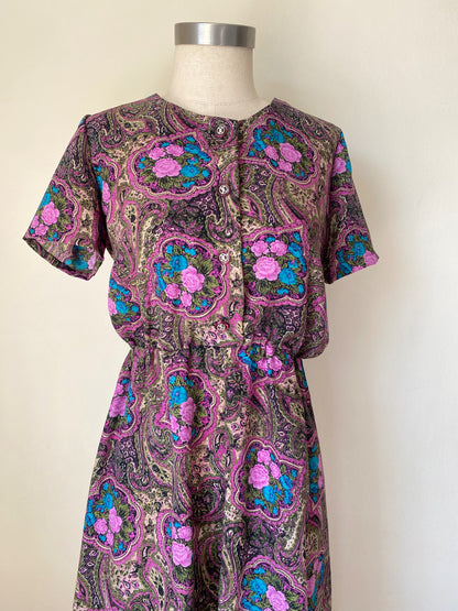 Charming vintage short-sleeve dress