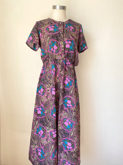 Charming vintage short-sleeve dress